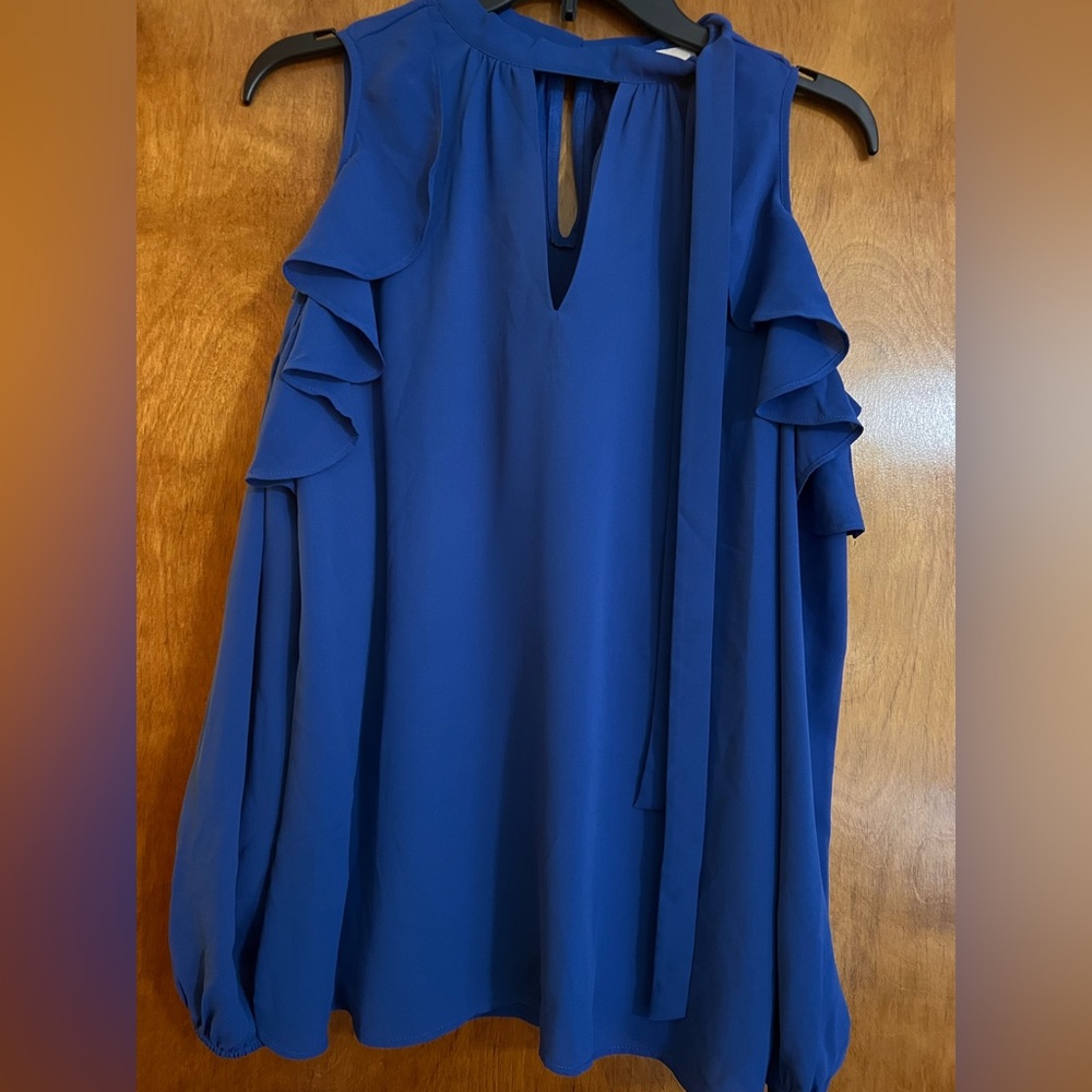 Women’s cold shoulder top size medium